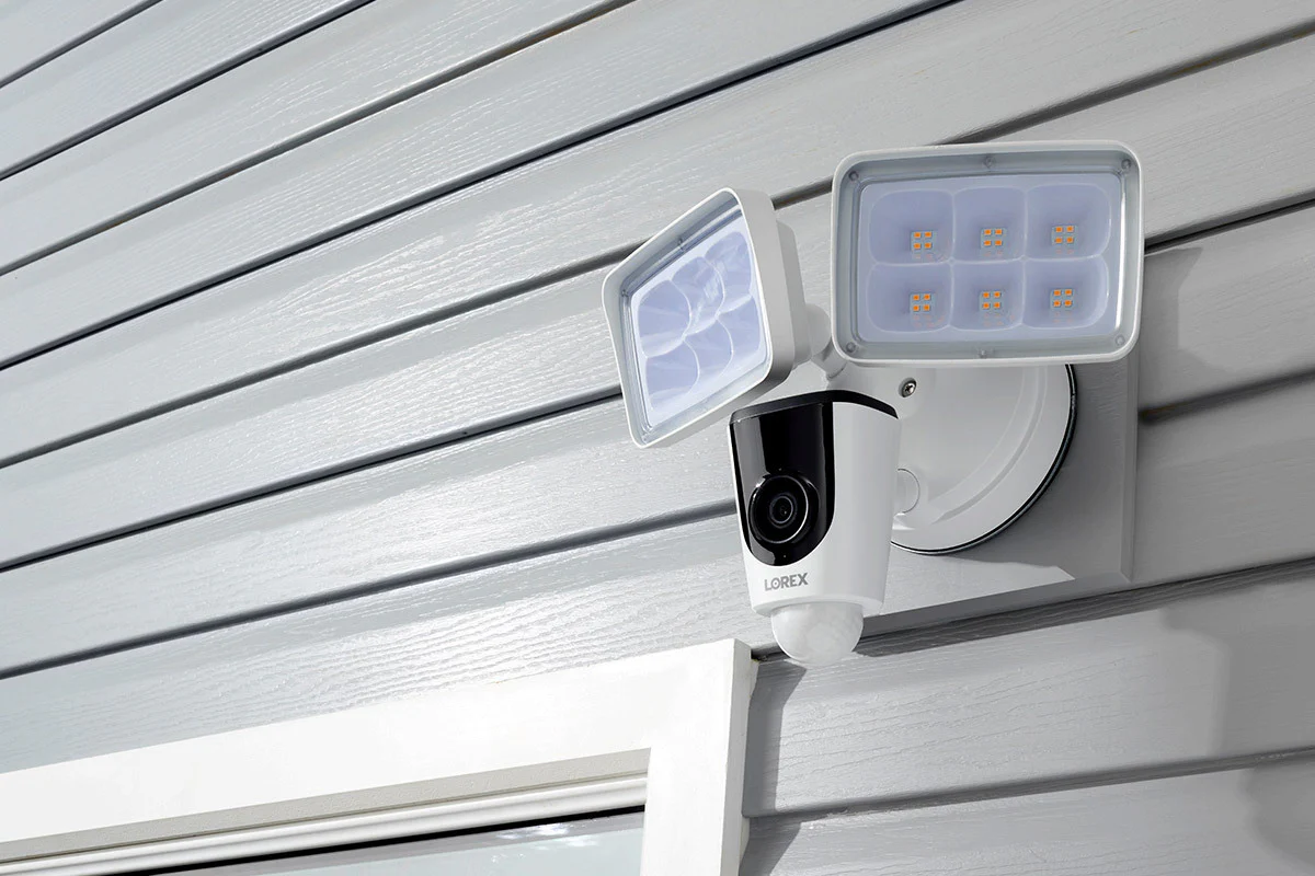Lorex 1080p Wired Floodlight Camera - Image 6