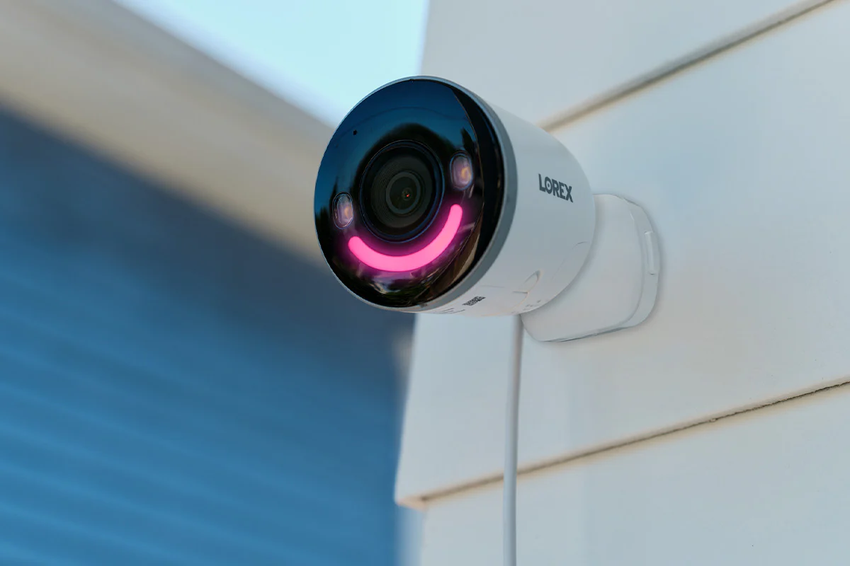 Lorex 4K Spotlight Indoor/Outdoor Wi-Fi 6 Security Camera with Smart Security Lighting (UK, 32GB) - Image 4