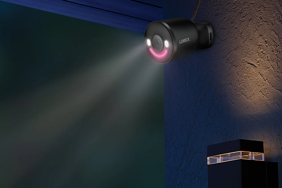Lorex 4K Spotlight Indoor/Outdoor Wi-Fi 6 Security Camera with Smart Security Lighting (UK, 32GB) - Image 5